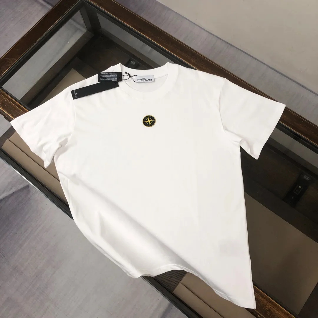 P150 🍃Stone Island 2025 latest T-shirt, couple style ~ original order, fashionable and casual short T-shirt, specially made of customized cotton fabric ~ 100% cotton T-shirt ~ pre-washed to prevent deformation and shrinkage problem, more comfortable and breathable on the body ~ All available from stock ~ unique design style, trendy must-have item, complete with three standards 👍 Color: black/white/dark gray/coffee Size: S M L XL (larger version, please state your height and weight when placing an order)